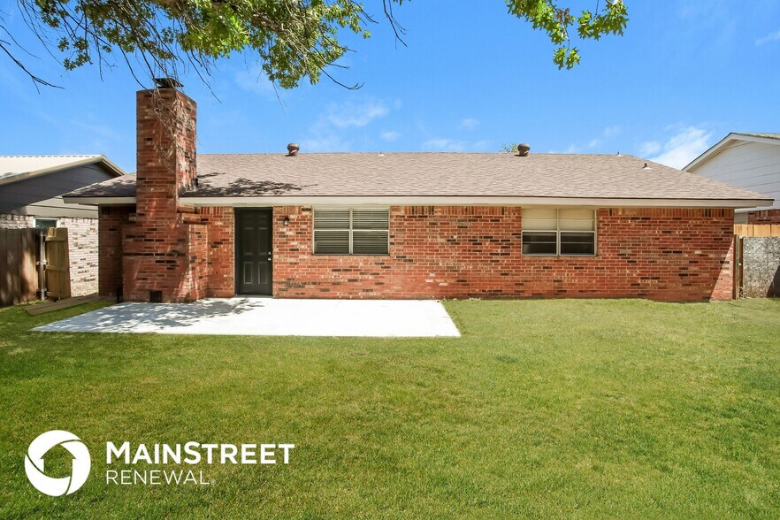 Building Photo - 916 Clear Creek