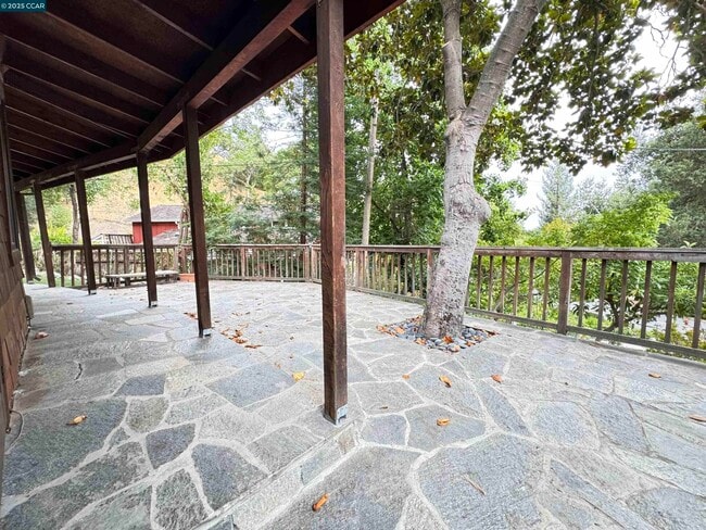 Building Photo - 1139 Sierra Vista Way