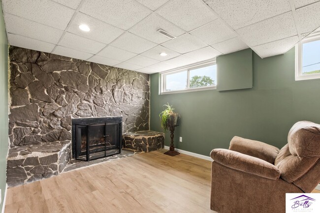 Building Photo - OPEN HOUSE MAY 9, 2025 3PM-4PM