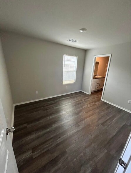 Building Photo - 5604 Crockett Dr