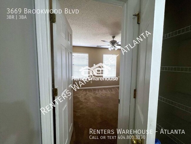 Building Photo - Spacious 3 Bedroom Townhome with Master Be...