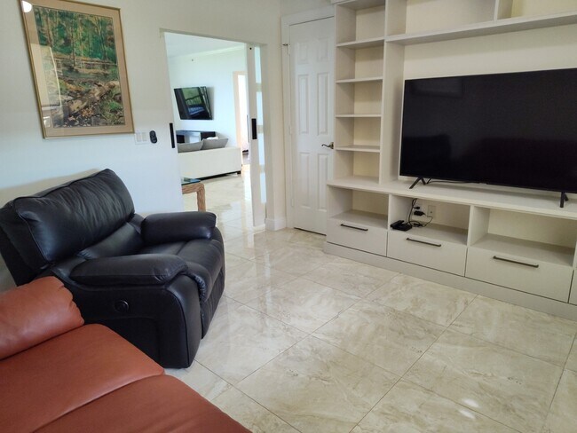 Building Photo - 1065 Borghese Ln