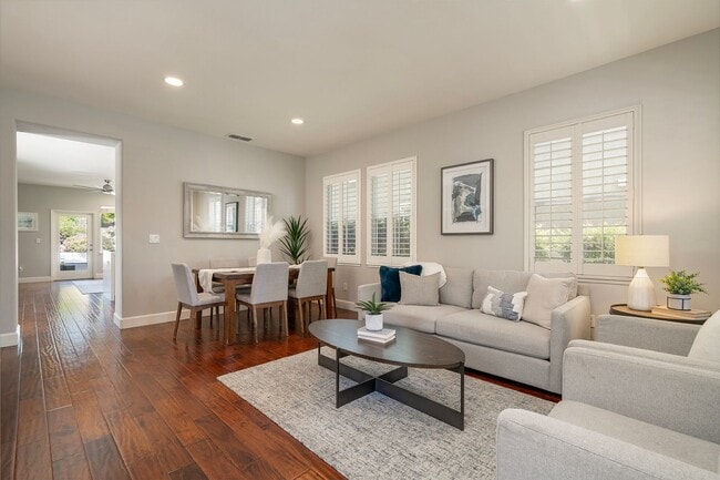 Building Photo - Tassajara Cottages Danville Home - Super Convenient Location