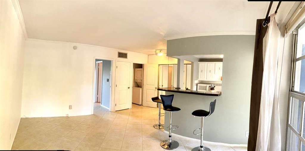 Building Photo - 1407 NE 56th St