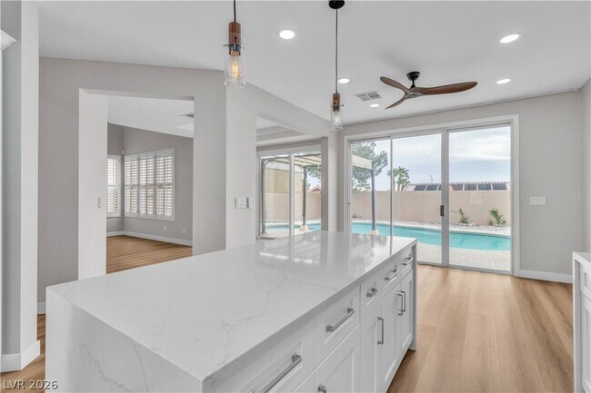 Building Photo - 1712 Estrella St