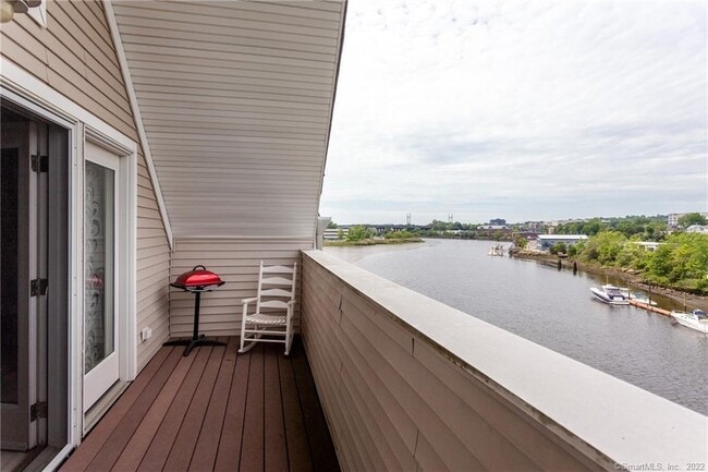 Building Photo - 4 Daskams Ln