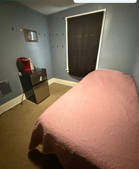 Building Photo - 280 Matilda St