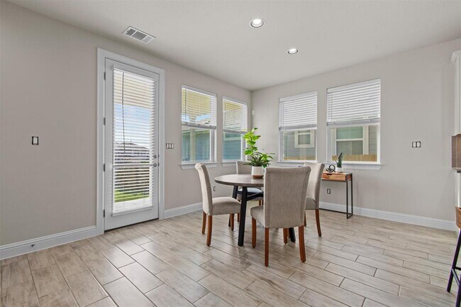 Building Photo - 124 Oakstone Dr