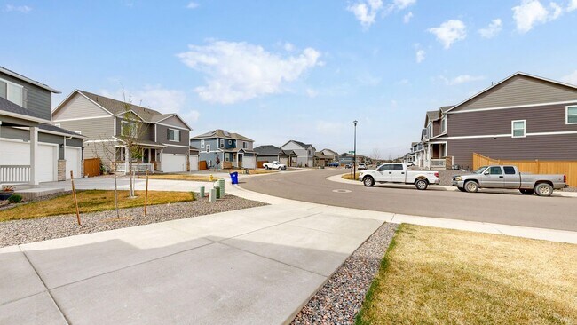 Building Photo - Like New Home W/ 3 Bed, Office, & Loft
