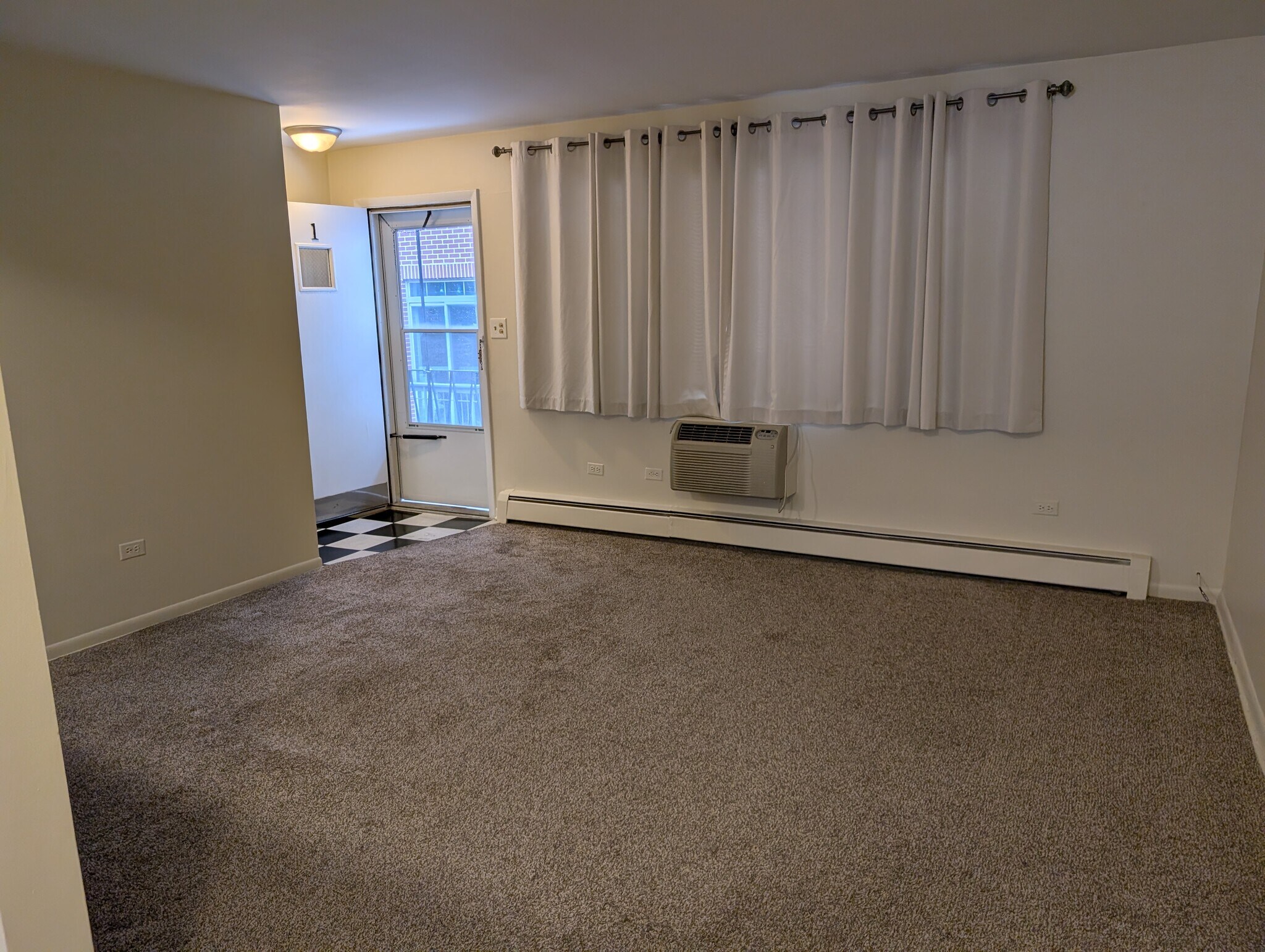 Living Room - 924 Warren Ave