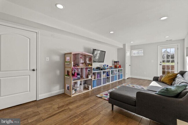 Building Photo - 624 Tayman Dr