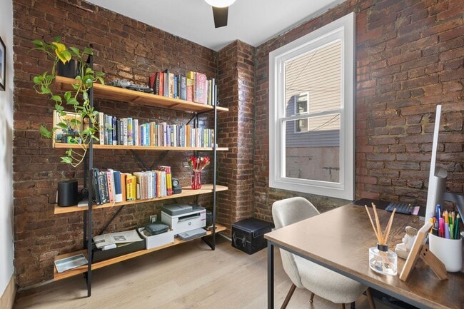 Building Photo - 302 4th St