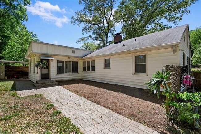 Building Photo - 2654 Elsinore St