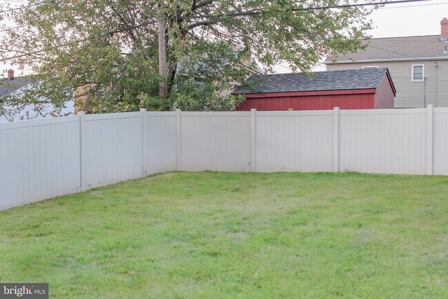 Building Photo - 2122 Elder Dr