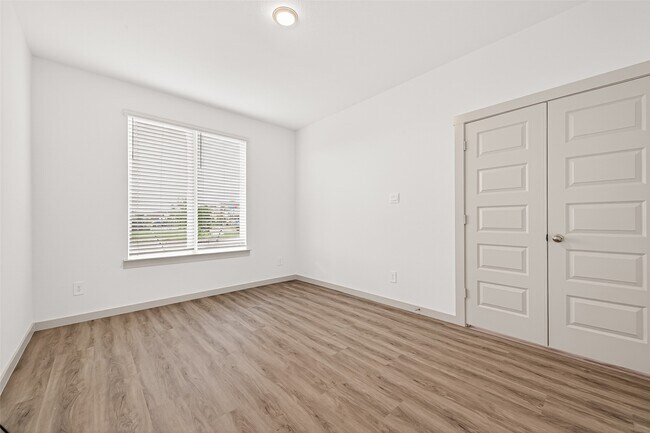 Building Photo - 1107 Lakes Edge Ln