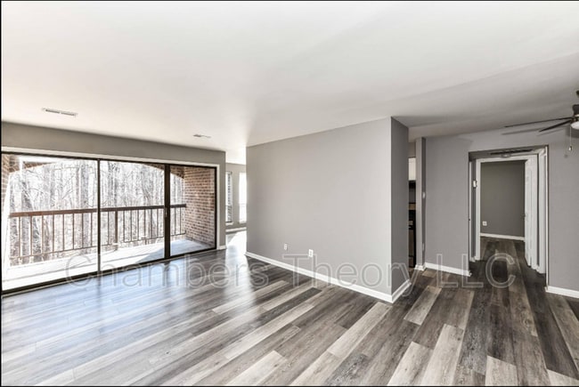 Building Photo - 11220 Chestnut Grove Square