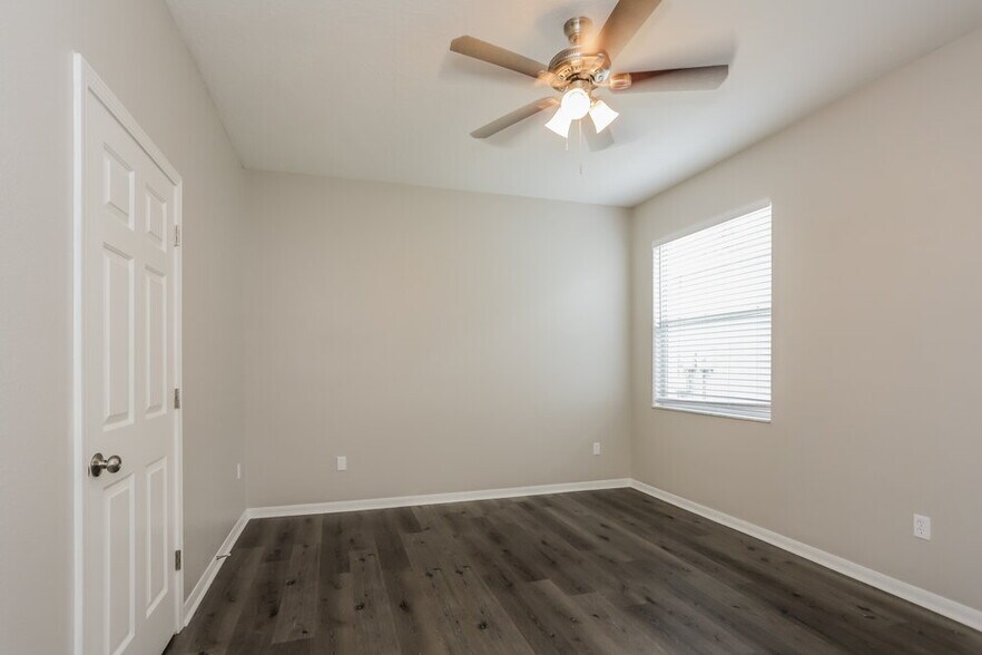 Building Photo - 6637 Cambridge Park Dr