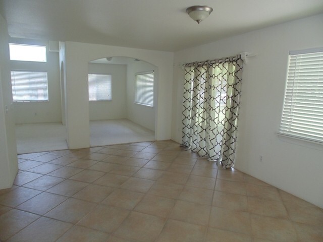 Building Photo - 4 Bedroom / 3 Bath House in The Islands Ga...