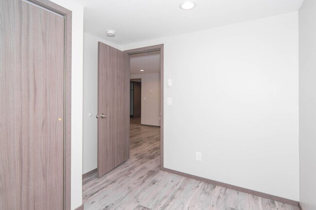 Building Photo - **Coming Soon** Fully Renovated small cozy 2 Bed 1 Bath Guest Cottage with complete updates LOOK