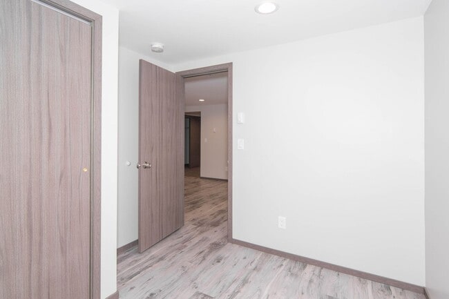 Building Photo - Fully Renovated small cozy 2 Bed 1 Bath Guest Cottage with complete updates