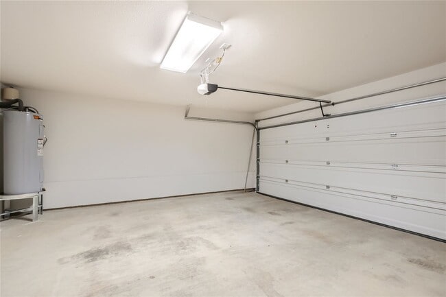 Building Photo - Stunning Multi level townhome in Mahncke Park for rent