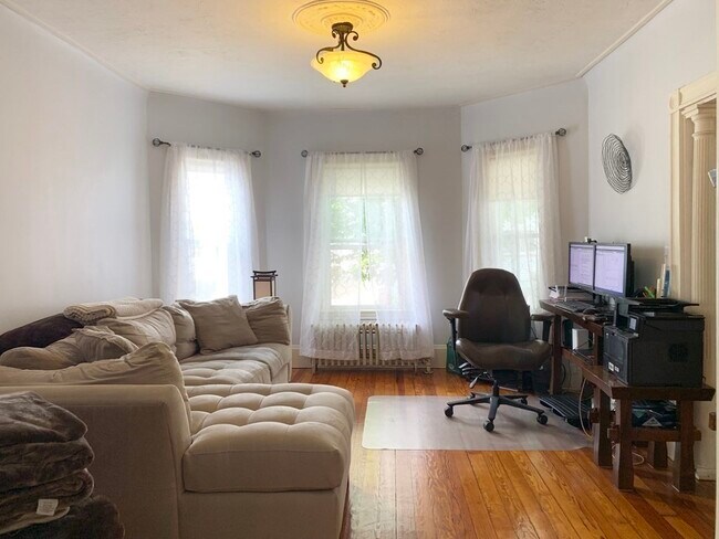 Primary Photo - 27 Cambria St