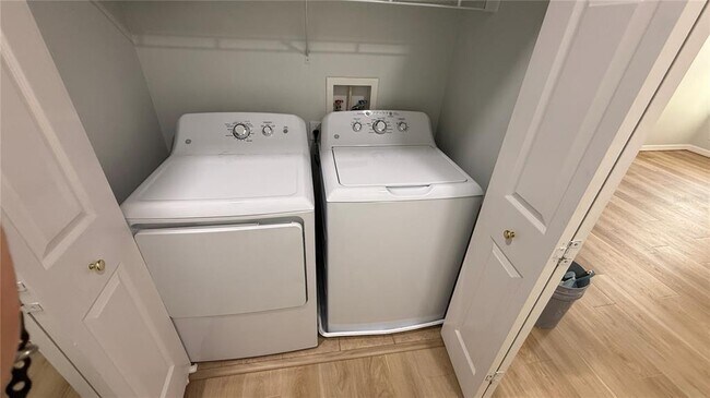 Building Photo - 3342 Covered Bridge Dr W