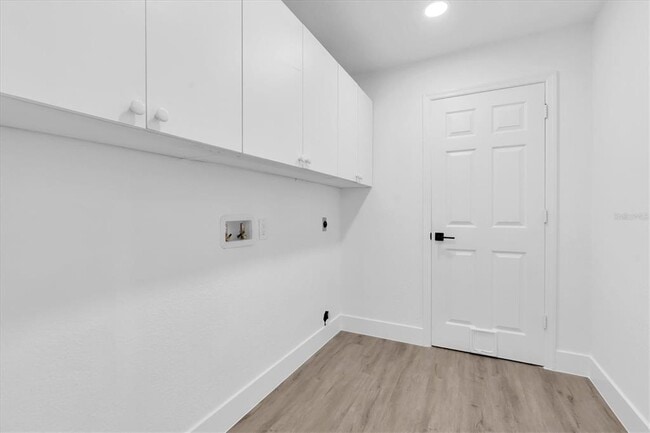 Building Photo - 630 Pinta Dr