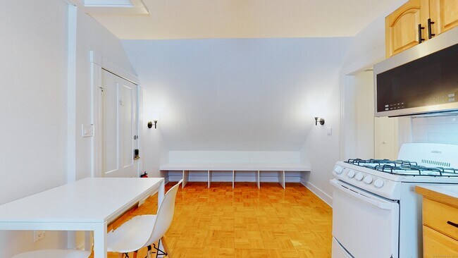 Building Photo - 86 Edwards St