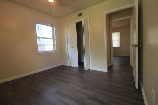 Building Photo - 2514 Post Oak Ave