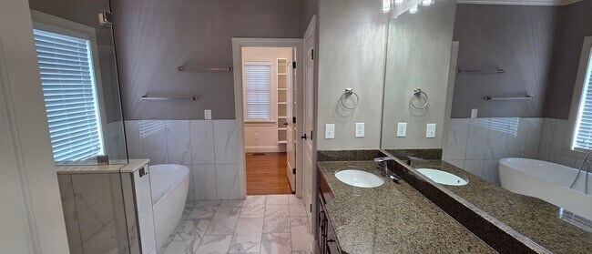 Building Photo - Beautiful Home with a full in law suite in Lewisville