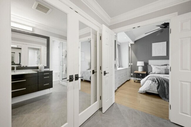 Building Photo - Immaculate 3 Bedroom 2.5 Bath Condominium ...