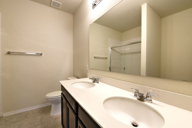 Building Photo - Gorgeous one story home  |  3 bedrooms  |  2 bathrooms  |  Covered Patio  |  2 car garage  |  Dav...