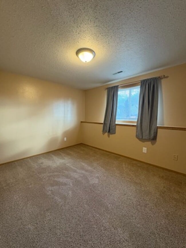 Building Photo - 4 BED | 2 BATH | SINGLE GARAGE | RAPID VALLEY