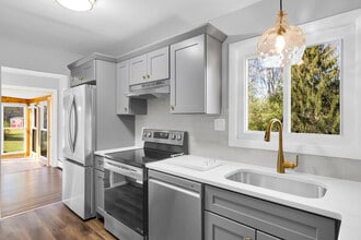 Building Photo - 26 Seminole Cir