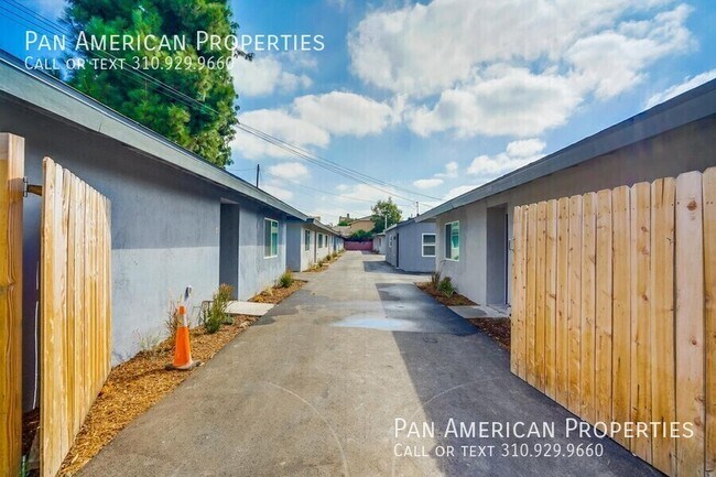 Building Photo - 13842 3/4-13844 Arthur Ave