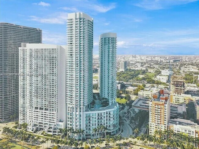 Building Photo - 1900 N Bayshore Dr