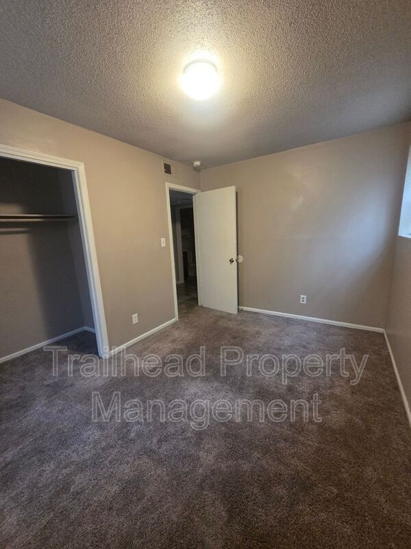 Building Photo - 13121 6 St