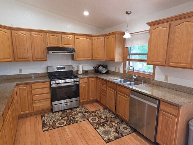 Building Photo - Updated 4 bedroom Greenfield ranch home