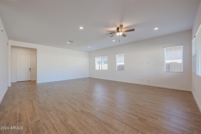 Building Photo - 7606 W Jackrabbit Ln