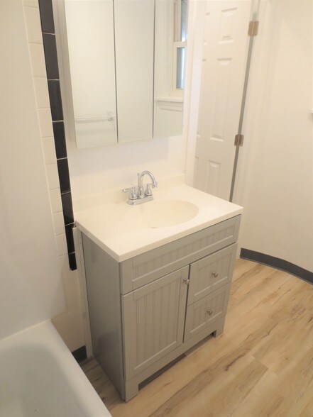 Building Photo - 2421 Beechwood Blvd