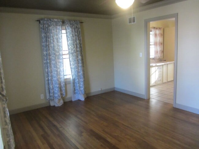 Building Photo - Very sharp 2 BR house in Normal