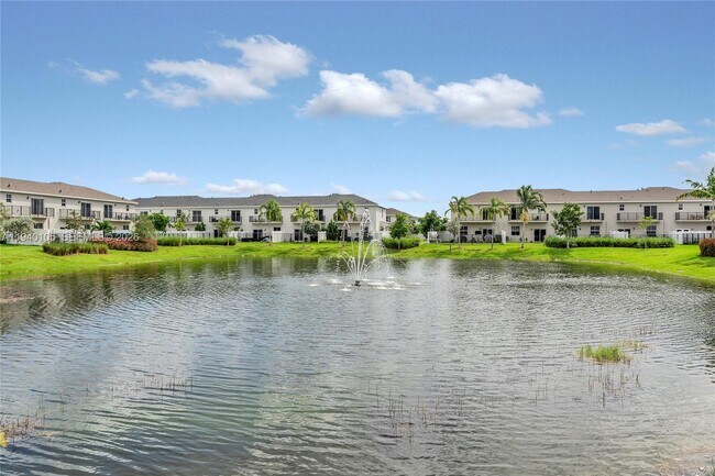 Building Photo - 805 SE 18th St