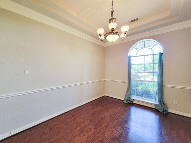 Building Photo - 3218 Vanity Dr