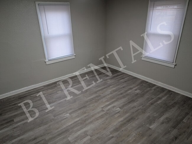 Building Photo - 6632 N Mill St