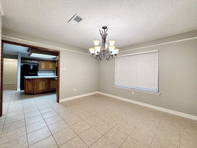 Building Photo - 3 br, 3.5 bath House - 4807 Country Club Vw