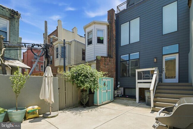 Building Photo - 2525 Brown St