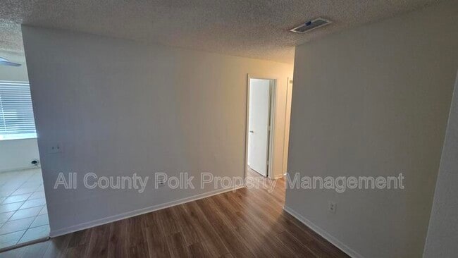 Building Photo - 915 Ariana St