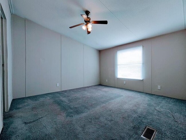 Building Photo - 220 Sunshine Dr