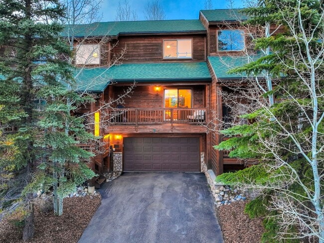 Building Photo - 7 Lookout Ridge Dr
